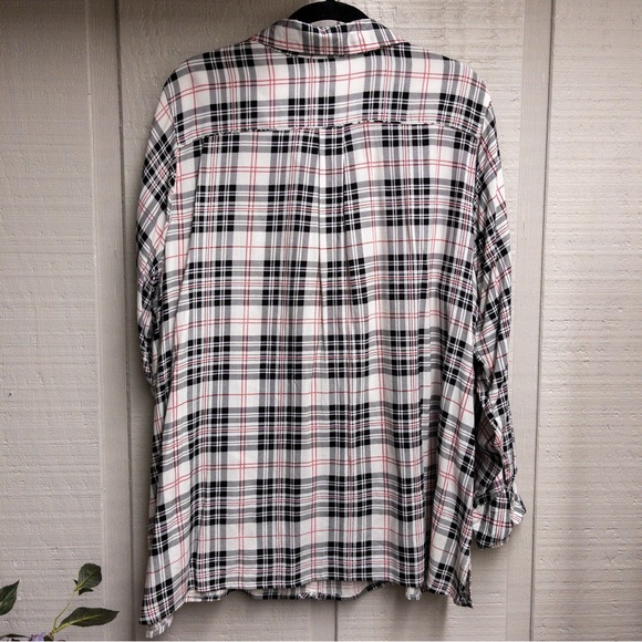 DONATING 07/01/25 | Avenue Plaid Button-Up Longsleeve - Picture 5 of 8